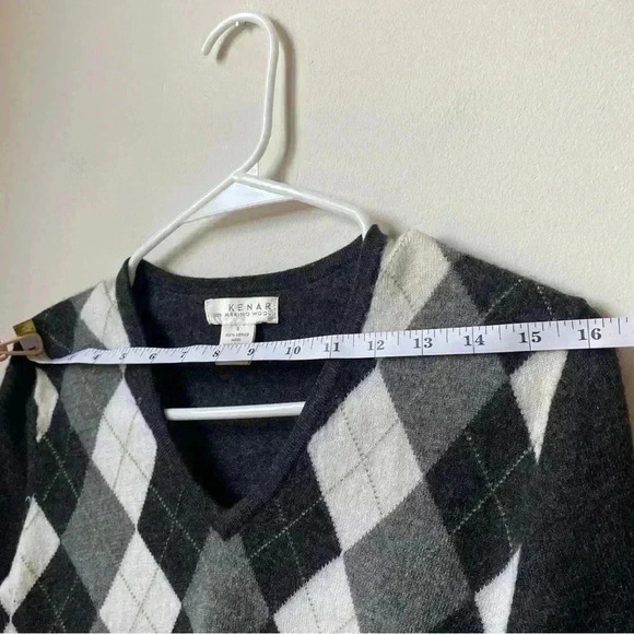 Kenar 100% Merino Wool Argyle V-Neck Sweater, Small (Fits Like XS), Vintage - Picture 9 of 10